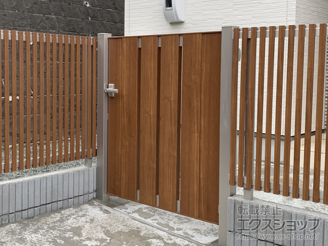 神奈川県横浜市のの門扉 ルシアス門扉BS01型 たてスリット 片開き 複合カラー 門柱使用 施工例