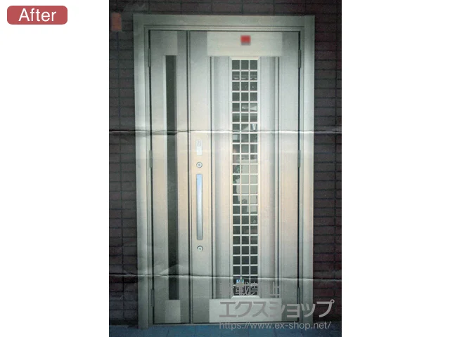 福岡県福岡市のLIXIL リクシル（トステム）の玄関ドア リシェント玄関ドア3 アルミ仕様 親子仕様(ランマ無)R C20N型 ※カザスプラス仕様 施工例