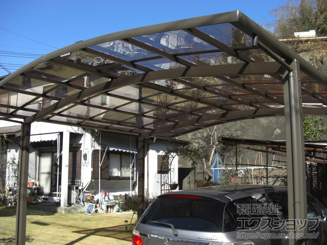 山梨県上野原市ののカーポート ネスカR (ラウンドスタイル) ワイド 積雪〜20cm対応 施工例