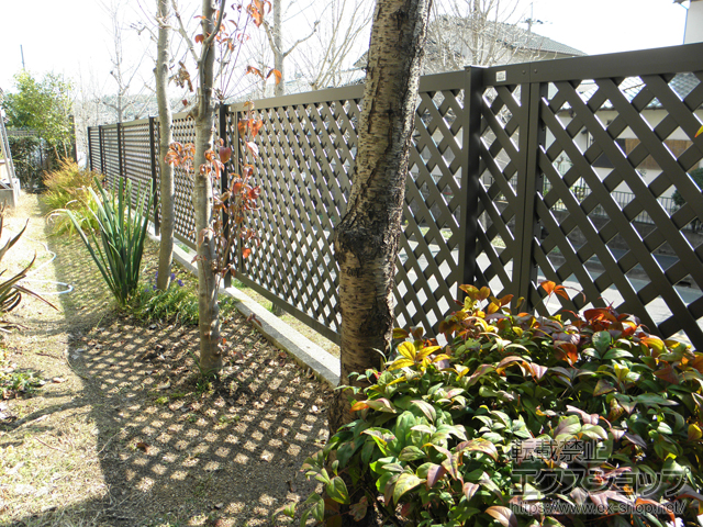 大阪府堺市ののフェンス・柵 ライシスフェンス 11型 ラチス格子 フリーポールタイプ 施工例
