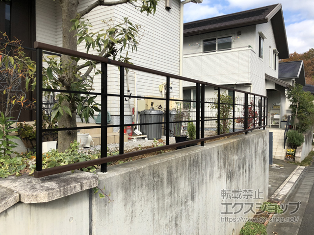 東京都八王子市ののフェンス・柵 ルシアスフェンスH05型 横格子 複合カラー 自由柱施工 施工例