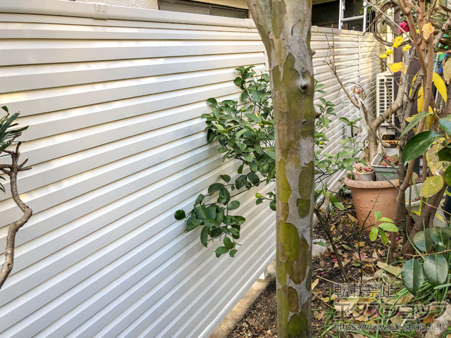 兵庫県尼崎市ののフェンス・柵 シンプレオフェンス13型 ルーバー 自由柱施工 施工例