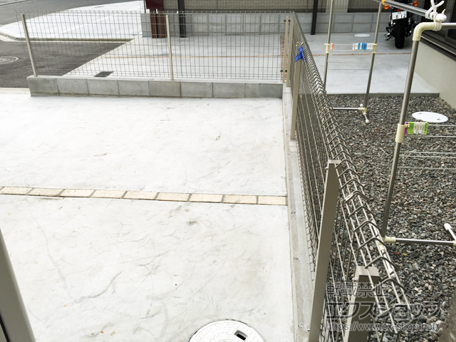 大阪府岸和田市ののフェンス・柵 イーネットフェンス1F型〈水平地用〉 自由柱タイプ 施工例