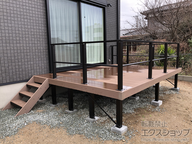 熊本県荒尾市ののウッドデッキ リウッドデッキ 200＋ルシアスデッキフェンスB02型＜横格子1本タイプ＞ 施工例