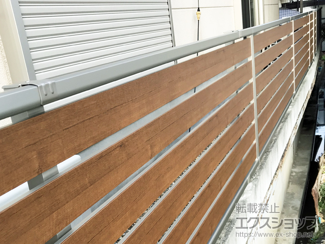 奈良県香芝市ののフェンス・柵 ルシアスフェンスF04型 横板 複合カラー 自由柱施工 施工例