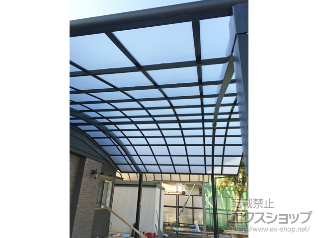 埼玉県さいたま市のLIXIL リクシル（トステム）のカーポート リベルポートシグマIII 3台用 積雪〜20cm対応 施工例