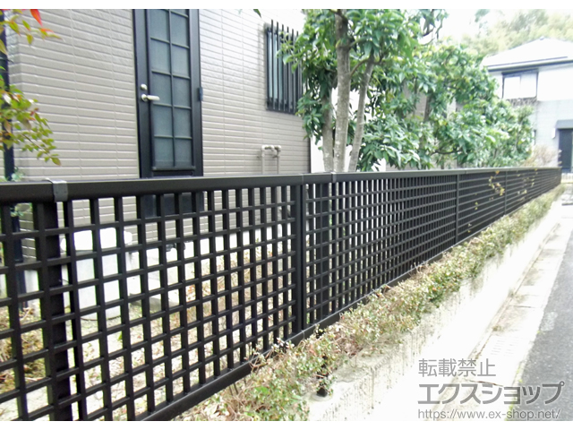 福岡県筑紫野市ののフェンス・柵 シンプレオフェンス7型 井桁格子 自由柱施工（パネルＴ60、柱Ｔ80） 施工例