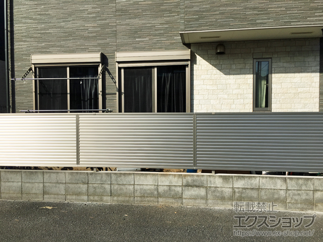 埼玉県上尾市ののフェンス・柵 ミエーネフェンス 目隠しルーバータイプ 自由柱施工 施工例