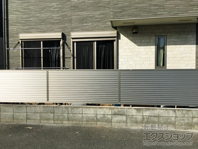 埼玉県上尾市のValue Selectのフェンス・柵・塀 ミエーネフェンス 目隠しルーバータイプ 自由柱施工 施工例