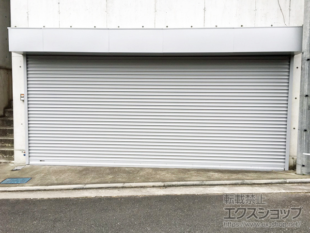 神奈川県横浜市ののガレージシャッター プラテアII スチールタイプ  外置き 電動式 施工例