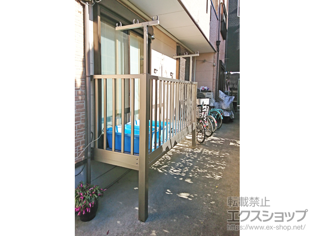 東京都江戸川区のLIXIL リクシル（トステム）のバルコニー ビューステージHスタイル 縦太格子 単体 柱建て式 施工例