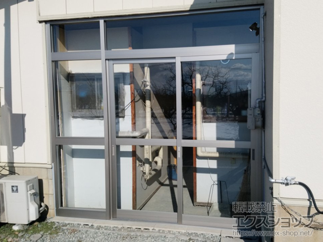 山形県山形市のLIXIL リクシル（トステム）の風除室 ツインガードIII ランマ付 Iタイプ 施工例