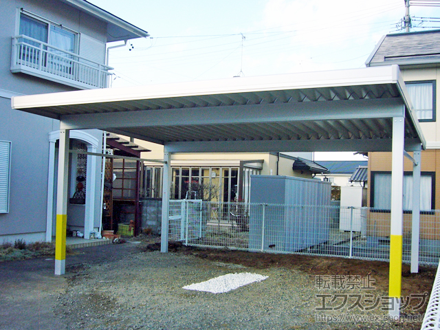 のLIXIL リクシル（トステム）のカーポート テリオスポートIII 1500 2台用 角柱4本柱 積雪〜50cm対応 施工例