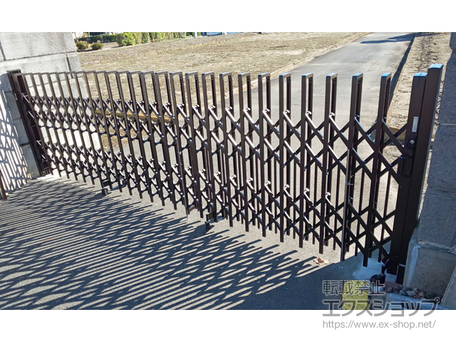 埼玉県越谷市ののカーゲート トリップゲート ペットガード型 ノンレール 片開き 施工例