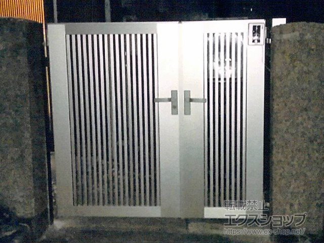 兵庫県神戸市のの門扉 【特注】ライシス門扉 2型 細たて桟 両開き親子 柱使用 施工例