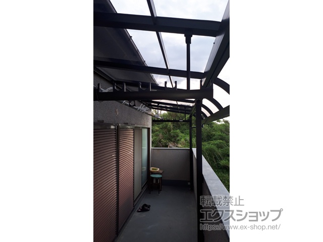 大阪府泉南市のLIXIL リクシル（トステム）のバルコニー・ベランダ屋根 パワーアルファ RB型 屋根タイプ 連棟 積雪〜30cm対応 施工例