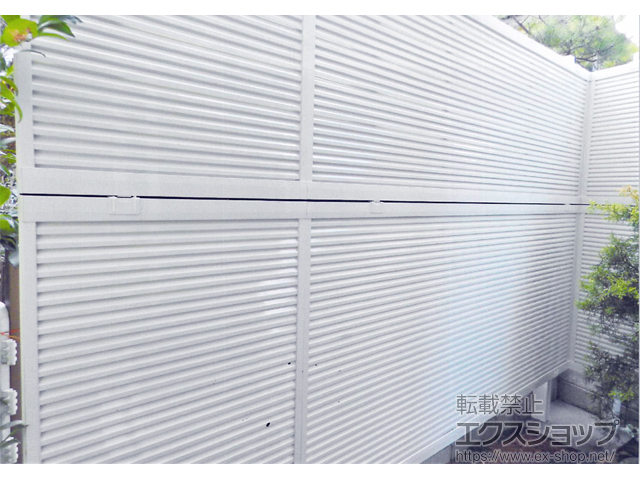 東京都日野市ののフェンス・柵 ライシスフェンス5型 横目隠し アルミ多段柱　フリーポールタイプ 施工例