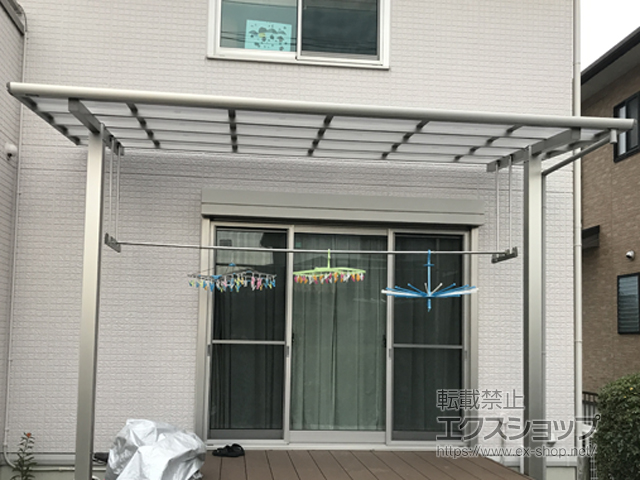 福岡県遠賀郡遠賀町ののテラス屋根 エフルージュグランZERO テラスタイプ 積雪〜20cm対応＋吊り下げ式固定物干し　標準　2本入 施工例