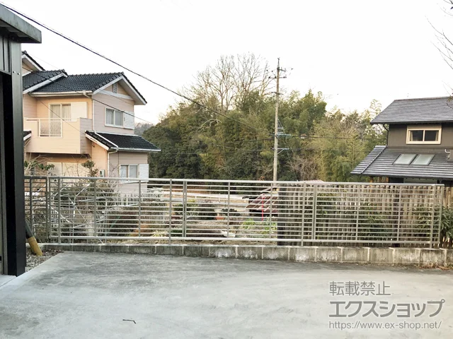 愛知県豊田市のYKKAPのフェンス・柵・塀 シンプレオフェンス9型 横粗格子 自由柱施工 施工例