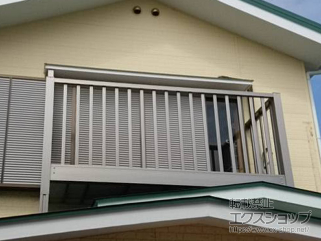 神奈川県横浜市のLIXIL リクシル（トステム）のテラス囲い・サンルーム ビューステージHスタイル 縦太格子 単体 柱建て式 施工例