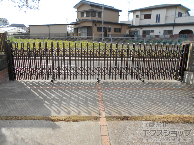 神奈川県横浜市ののカーゲート レイオス3型(ペットガード) ノンレール 片開き 54S 施工例