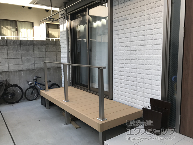 神奈川県横浜市ののウッドデッキ リウッドデッキ 200＋ルシアスデッキフェンスB01型ルシアスデッキフェンスB01型＜笠木のみタイプ＞ 施工例