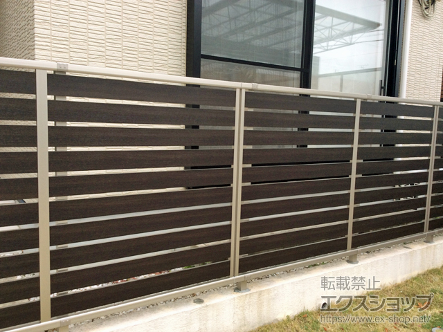 ののフェンス・柵 ルシアスフェンスF04型 横板 木目カラー 自由柱施工 施工例