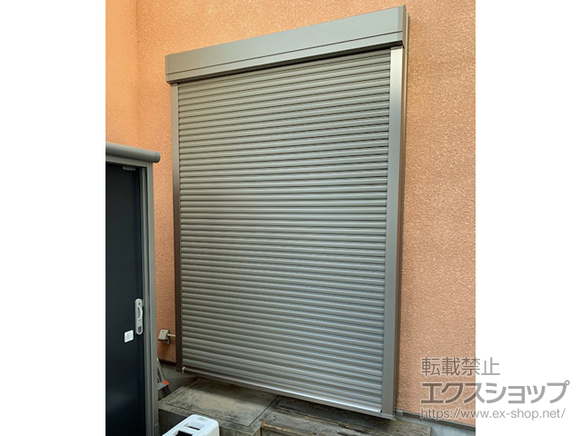 兵庫県伊丹市のLIXIL リクシル（トステム）の窓シャッター 【特注】リフォームシャッター イタリヤ 電動式（リモコン） 施工例