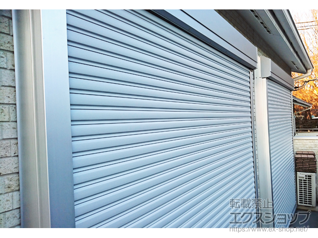 埼玉県ふじみ野市のLIXIL リクシル（トステム）の窓シャッター 【特注】リフォームシャッター イタリヤ リモコン電動式*タイマー付きリモコン 施工例