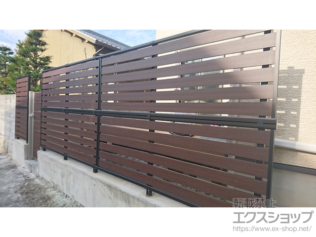 兵庫県加古川市ののフェンス・柵 モクアルフェンス 横板タイプ 2段支柱 ブロック建て用（パネル2段）※柱別途 施工例