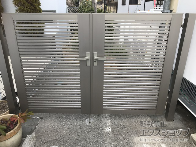 長野県松本市のの門扉 【特注】ライシス門扉 1型 細横桟 両開き 柱使用 施工例