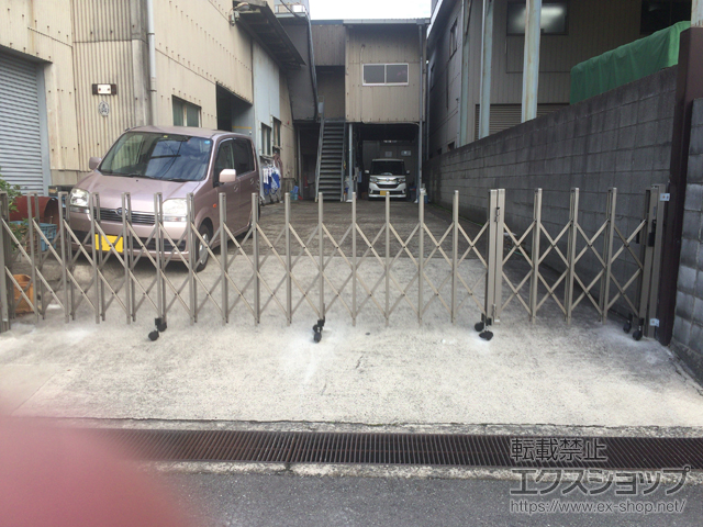 大阪府八尾市ののカーゲート トリップゲート RB型 ノンレール 片開き親子 57DO(13S+44T) 施工例