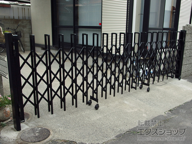 大阪府岸和田市ののカーゲート トリップゲート RC型 ノンレール 片開き 45Ｓ 施工例