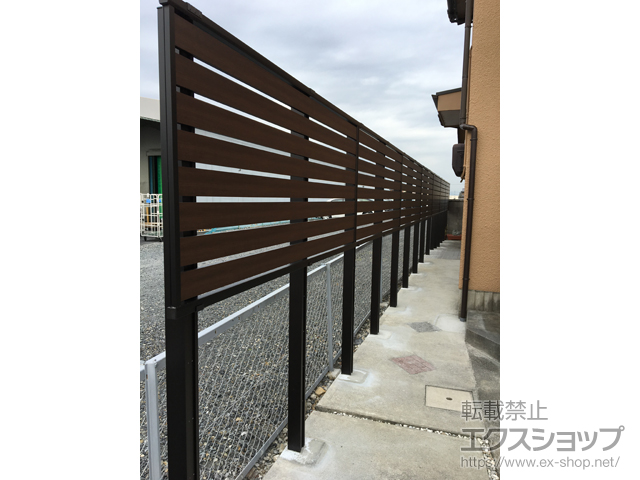 愛知県稲沢市ののフェンス・柵 モクアルフェンス 横板タイプ 2段支柱 自立建て用(パネル1段) 施工例
