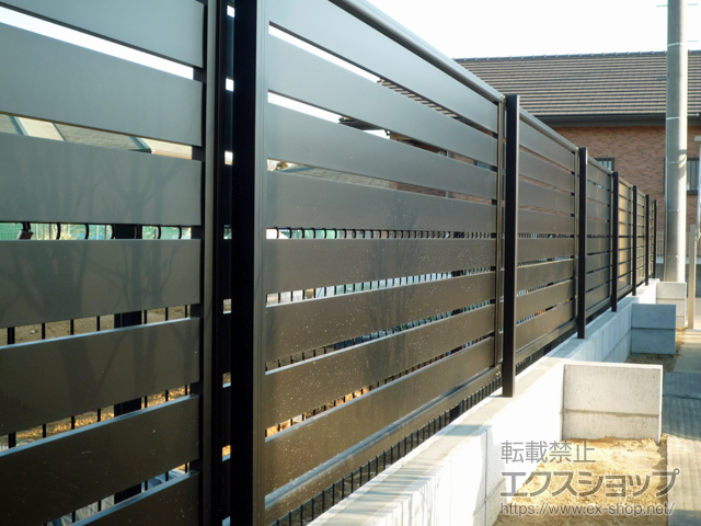 茨城県鹿嶋市ののフェンス・柵 モクアルフェンス 横板タイプ 自由柱施工 施工例