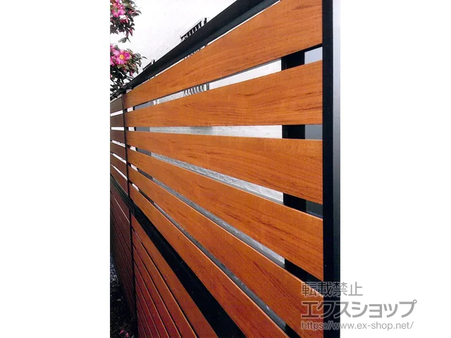東京都羽村市のValue Selectのフェンス・柵・塀 モクアルフェンス 横板タイプ 2段支柱 自立建て用（パネル2段） 施工例