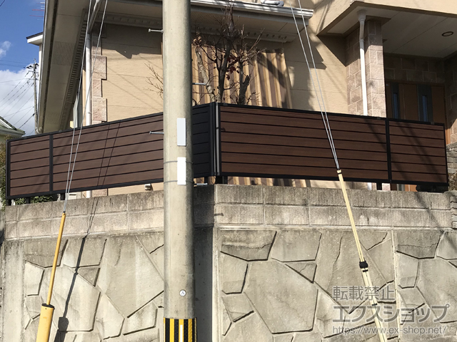 長崎県佐世保市ののフェンス・柵 モクアルフェンス 目隠しタイプ 自由柱施工 施工例