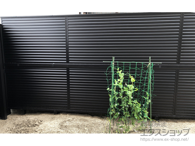 福岡県福岡市ののフェンス・柵 ミエーネフェンス 目隠しルーバータイプ 2段支柱 自立建て用(パネル2段) 施工例