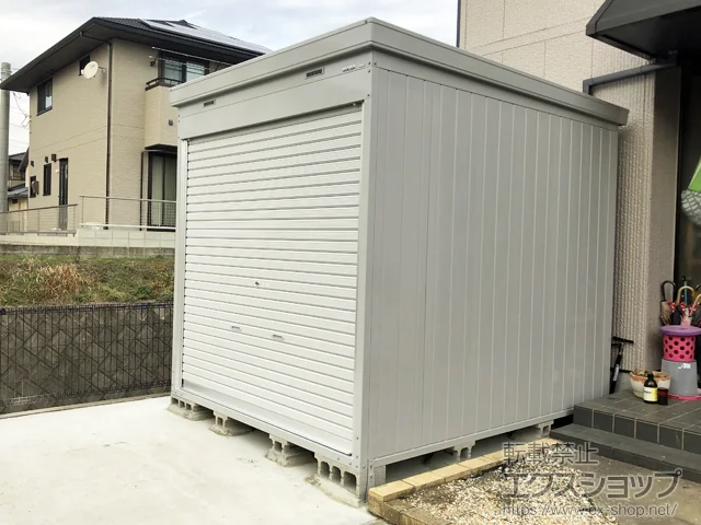 熊本県熊本市のイナバの倉庫・ガレージ バイク保管庫 一般型 床付タイプ 2210×2630×2375 ハイルーフ FXN-2226HY 施工例