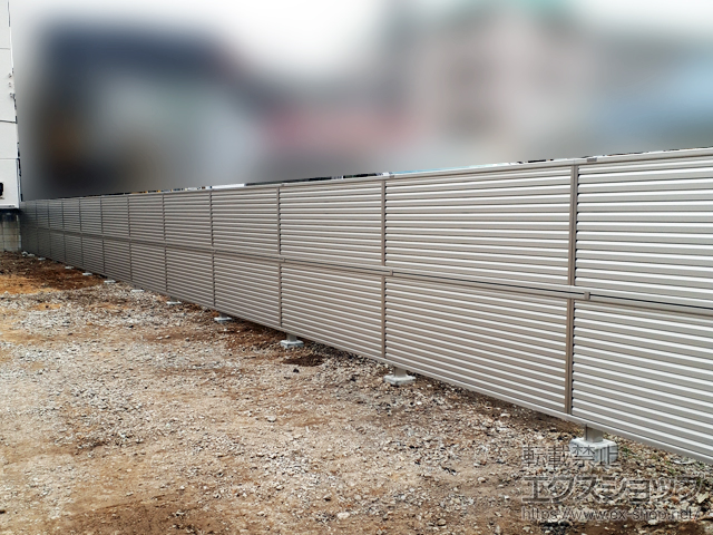 東京都葛飾区ののフェンス・柵 ミエーネフェンス 目隠しルーバータイプ 2段支柱 自立建て用（パネル2段） 施工例