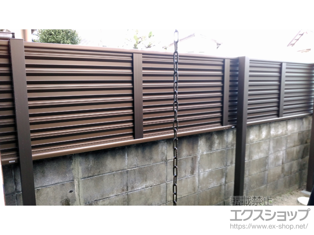 島根県松江市ののフェンス・柵 ミエーネ目隠しルーバーフェンス 上段のみ設置 自立建て用 施工例