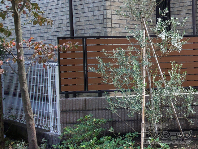 東京都八王子市ののフェンス・柵 イーネットフェンス1F型 自由柱施工 施工例