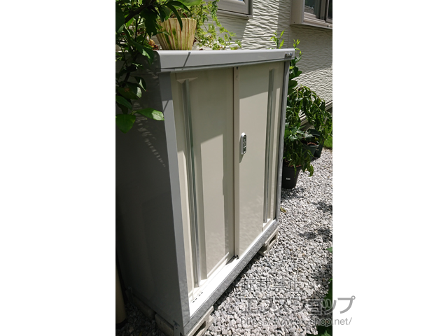 東京都世田谷区のの物置・屋外倉庫 シンプリー 一般型 900×415×1103 MJX-094B-FW 施工例