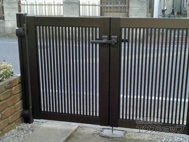 神奈川県横浜市のの門扉 シンプレオ門扉2型 縦格子 両開き 門柱使用 施工例