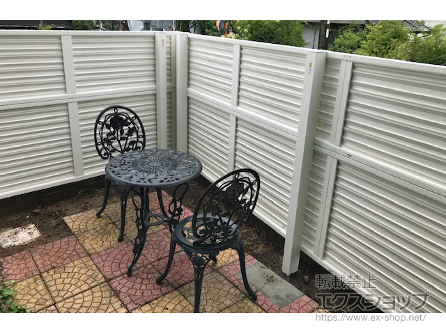 愛知県岡崎市ののフェンス・柵 ミエーネフェンス 目隠しルーバータイプ 2段支柱 自立建て用（パネル2段） 施工例