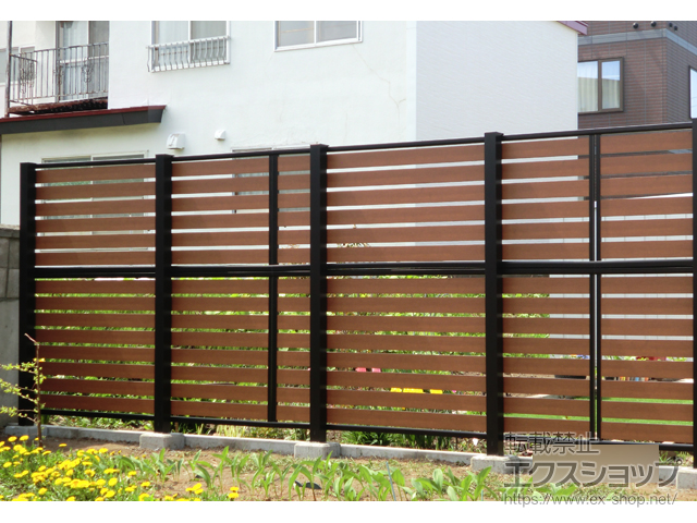 北海道江別市ののフェンス・柵 モクアルフェンス 横板タイプ 2段支柱 自立建て用 施工例