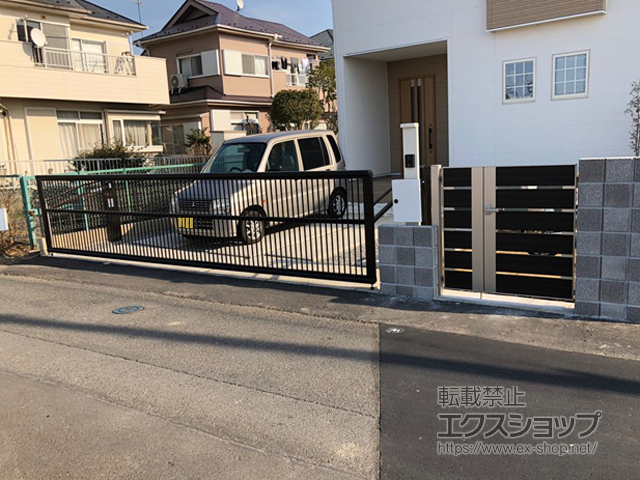 埼玉県久喜市ののカーゲート ルシアスアップゲートワイド 2型 たて格子 手動 施工例