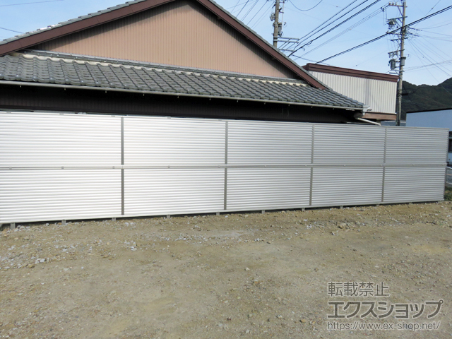 静岡県島田市ののフェンス・柵 ミエーネフェンス 目隠しルーバータイプ 2段支柱 自立建て用（パネル2段） 施工例