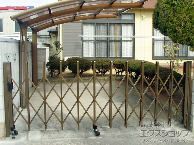東京都足立区ののカーゲート トリップゲート RA型 ノンレール 片開き 33S*施錠機能無し 施工例