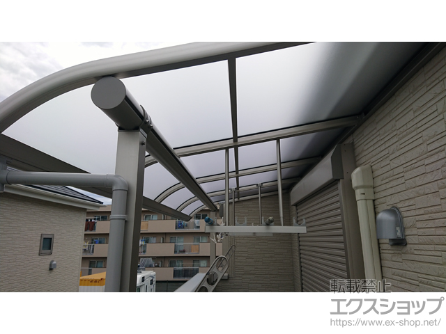 大阪府茨木市ののバルコニー・ベランダ屋根 ヴェクターテラス R型 屋根タイプ 単体 積雪〜20cm対応 施工例